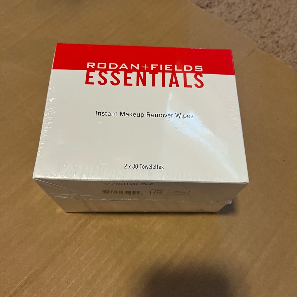 COPY - Make up removing wipes. Sealed.